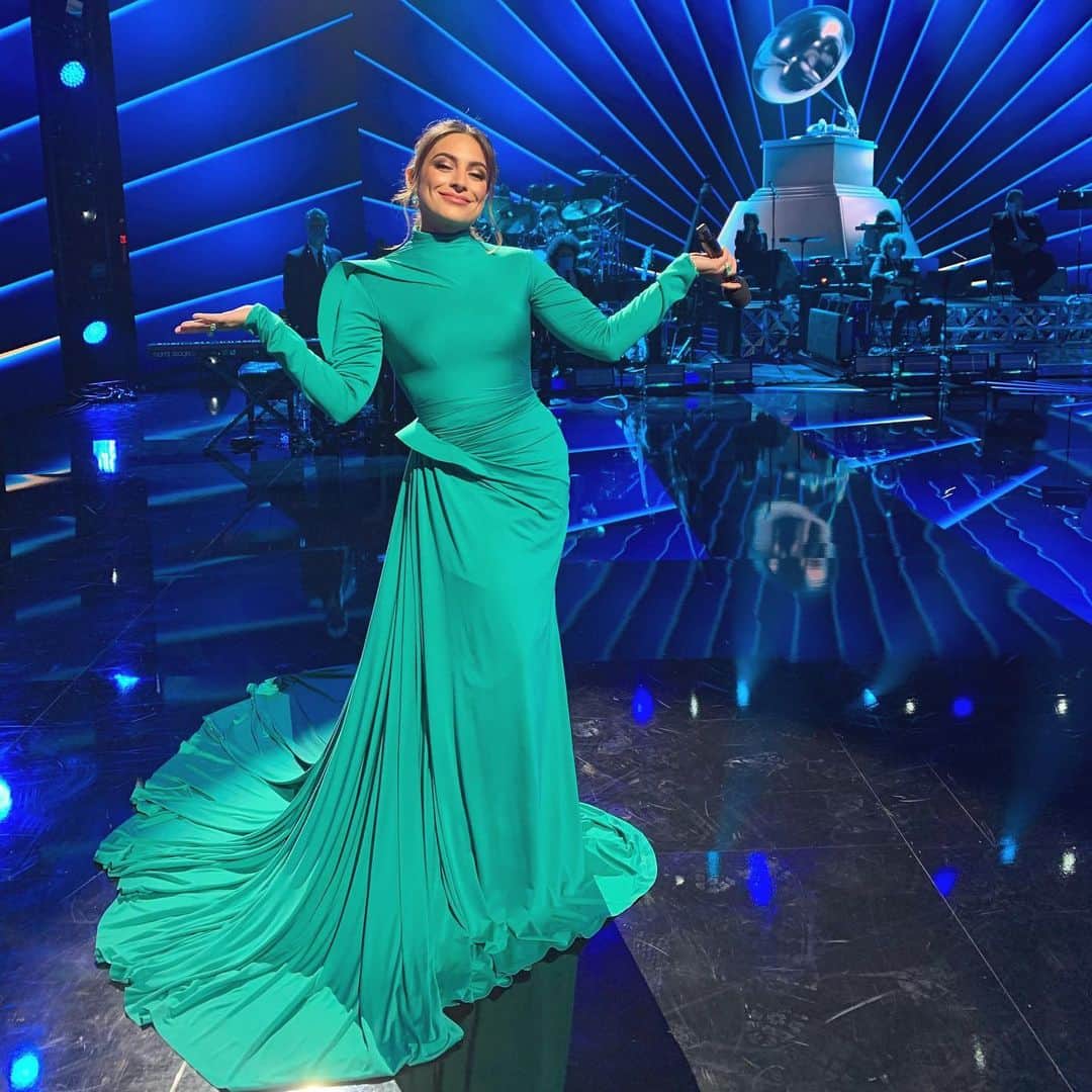 Ana Brenda Contrerasのインスタグラム：「@latingrammys 💚  Gracias siempre @bbtalome   Que gran noche histórica 🎉」