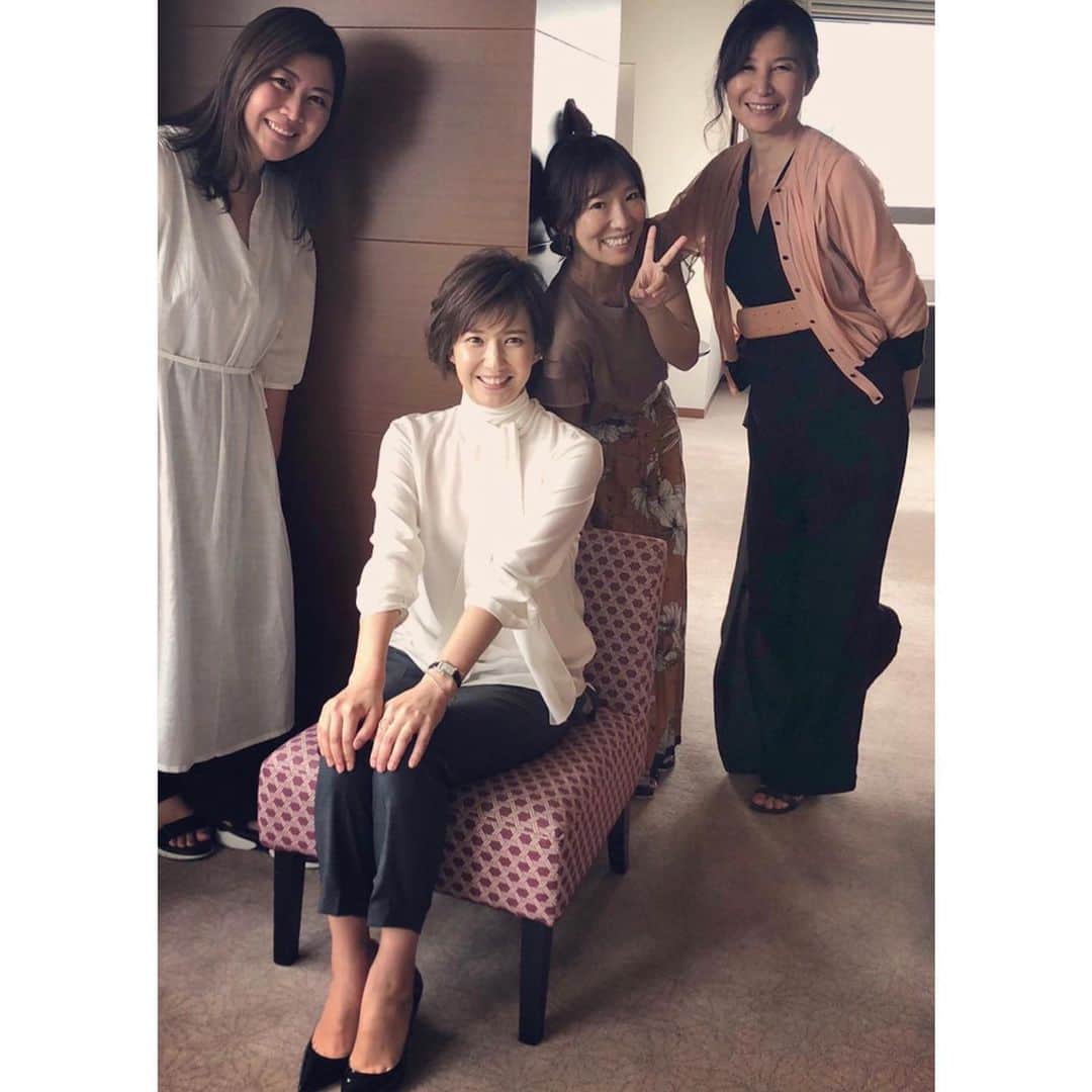 徳永有美さんのインスタグラム写真 - (徳永有美Instagram)「いつの日かの 家族写真ならぬ、チーム写真。 いつもお世話になっています。 笑顔、笑顔でね。」11月20日 14時34分 - yumi_tokunaga.official