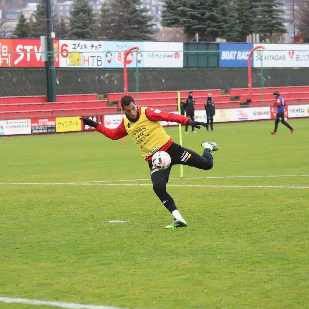 ジェイ・ボスロイドさんのインスタグラム写真 - (ジェイ・ボスロイドInstagram)「Tough week training, big home game tomorrow, let’s get them 3pts 💪🏽🙏🏽  #consadole#team#together#win#belief#determination#striveforgreatness#blessed#hardwork#dedication#soccer#football#training#japan#jleague#adidas#adidastokyo  #newpredator」11月20日 14時37分 - jaybothroyd