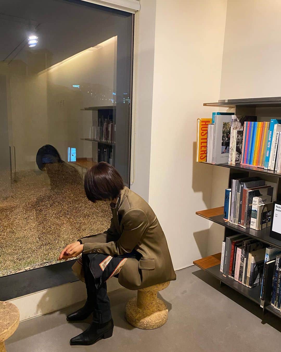 チン・ソヨンのインスタグラム：「#낮가림중」