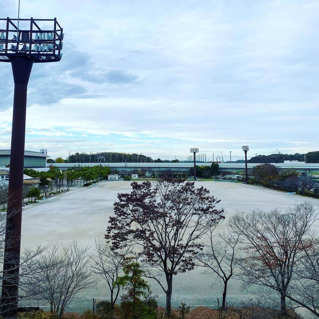 DJ ATSUのインスタグラム：「ウォーキング aka 散歩﻿ ﻿ 小学生の頃、ここでサッカーの大会に出てました⚽️」