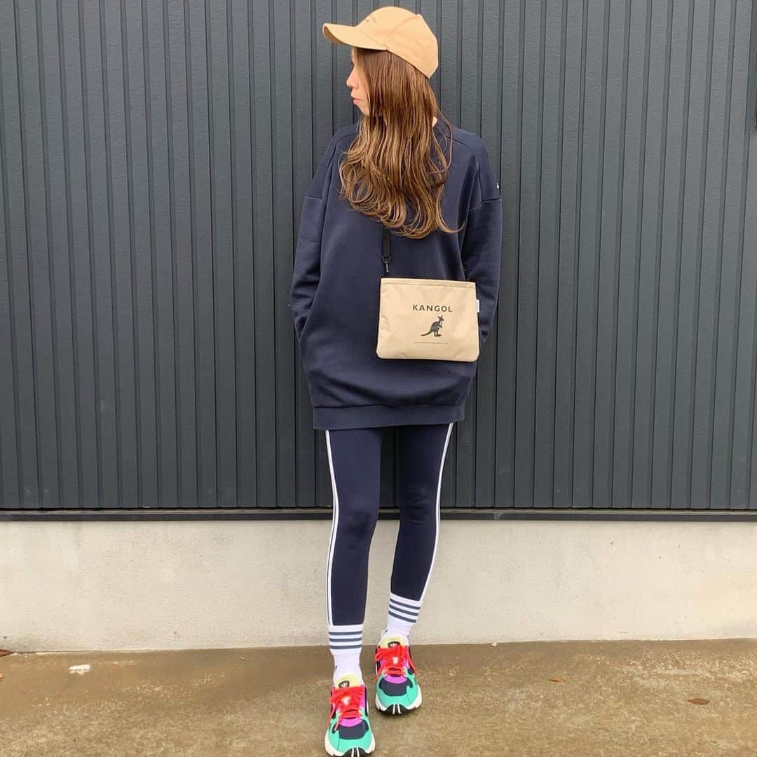 ryuu79hinaのインスタグラム：「#ootd  ・ ・ 久しぶりのコーデ🤍 全身adidasでマラソン大会の応援行ってきたよ！ ・ ・ 2人とも頑張ったけど…来年はもっと頑張って欲しい✊ ひなちゃんはメダルまで後もぅ少し悔しかったね😭 りゅうちゃんは来年最後になるからもっともっと頑張って欲しい！ ・ ・ ━━━━━━━━━━━━━━━ #instagood#ロカリ#mineby3mootd #コーデ記録#adidas#アディダス#ママコーデ#カジュアルコーデ#大人カジュアル#カジュアル#シンプルコーデ#コーデ#コーディネート#ファッション#スニーカー女子#スニーカーコーデ#ワントーンコーデ#좋아요#좋아요환영#인스타그램#일상#일상스타그램#데일리그램」