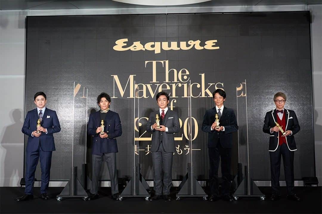 のインスタグラム：「BMWジャパンは、Esquire「The Mavericks of 2020」を協賛。 「エスクァイア」誌が開催するこのアワードは、様々なジャンルで活躍する“異端児（マーベリック）”を称えるイベントとして、今年は歌舞伎俳優の片岡愛之助さん、タレントの田村淳さん、ピアニストの反田恭平さん、プロフリークライマーの楢󠄀﨑智亜さん、株式会社CITABRIA代表取締役の石田聡さん、歌舞伎俳優の松本幸四郎さんなど、6名の方々が選ばれました。おめでとうございます。  BMW M8 グラン クーぺをはじめとするショーファーカーが“マーベリック”たちの登場を華やかに演出。 またパーティー会場に展示されたBMW 4シリーズ クーペがセレブリティたちを魅了しました。  BMW 4シリーズ クーペの詳細は@bmwjapan アカウントトップのURLをタップして、公式サイトよりぜひご覧ください。  #esqmavs #esqmavs2020 #BMW #BMWJapan #駆けぬける歓び」