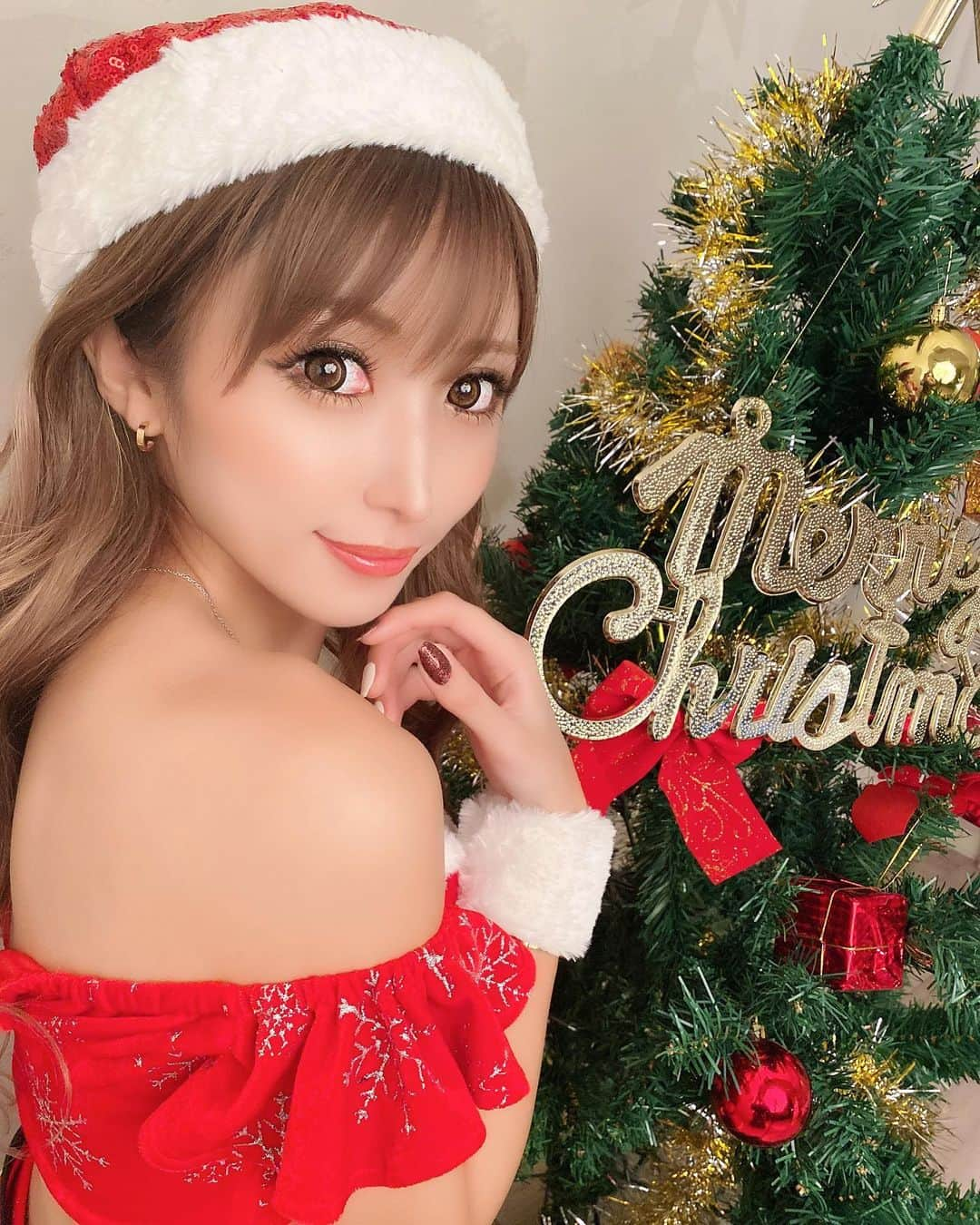 愛沢りんさんのインスタグラム写真 - (愛沢りんInstagram)「もうすぐクリスマスですね🎅🎄  #キャバ嬢#キャバクラ#キャバ#錦三丁目#錦三#ザナドゥ#xanadu#マイトグループ#水商売#栄#名古屋#東海#愛沢りん#すすきの #北新地#ミナミ#新宿#歌舞伎町#六本木#銀座#Instagram#インスタ#YouTube#ケツスタグラム #ドレス#flowers #follow#makeup #followforfollowback#サンタ」11月20日 21時24分 - ri.0831