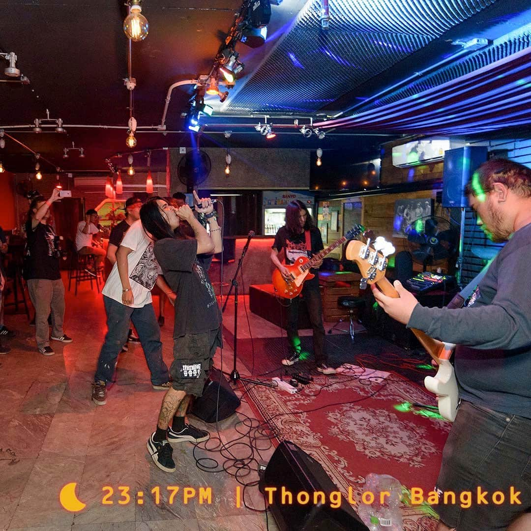 HereNowさんのインスタグラム写真 - (HereNowInstagram)「A long-awaited revival! Thong Lor's chaotic live house beloved by locals  📍：Speakerbox（Bangkok）  "Don't worry if you are by yourself, the owner who is a true music lover, and the friendly staff will warmly welcome you! The genres of music vary from day to day, so you may encounter new music." HereNow editor  #herenowcity #herenowbangkok #Bangkok #explorethailand #バンコク #バンコク観光 #バンコク旅行 #방콕 #방콕여행 #태국 #曼谷 #wonderfulplaces #beautifuldestinations #travelholic #travelawesome #traveladdict #igtravel #livefolk #instapassport #optoutside」11月20日 21時22分 - herenowcity