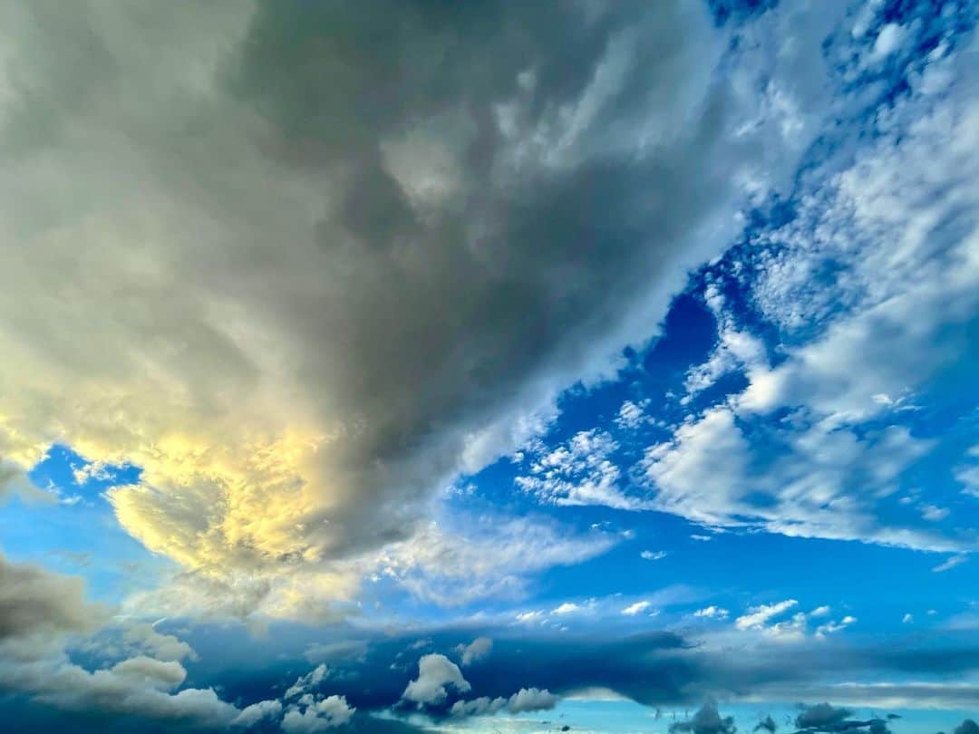 sioneのインスタグラム：「雨の気配  #shotoniphone #sky」