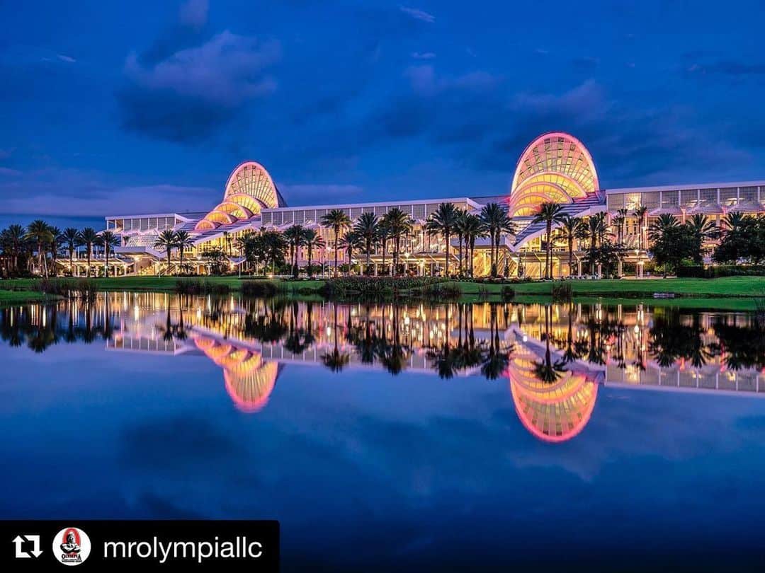 Phil Heathのインスタグラム：「Thank you @jake_wood_wos  @dansolomon_official @ifbb_pro_league for doing all you can to keep the Olympia going during this crazy year. Big thank you to my amazing team @danygarciaco @daverienzi @tgcmgmt for going above and beyond to make sure that @shuriecremona @hanzoandbulma and I are safe, tested and have everything we need while we make our way to Orlando.  I wish the competitors a healthy finish to prep and safe travels. See you all there!💪🏽」