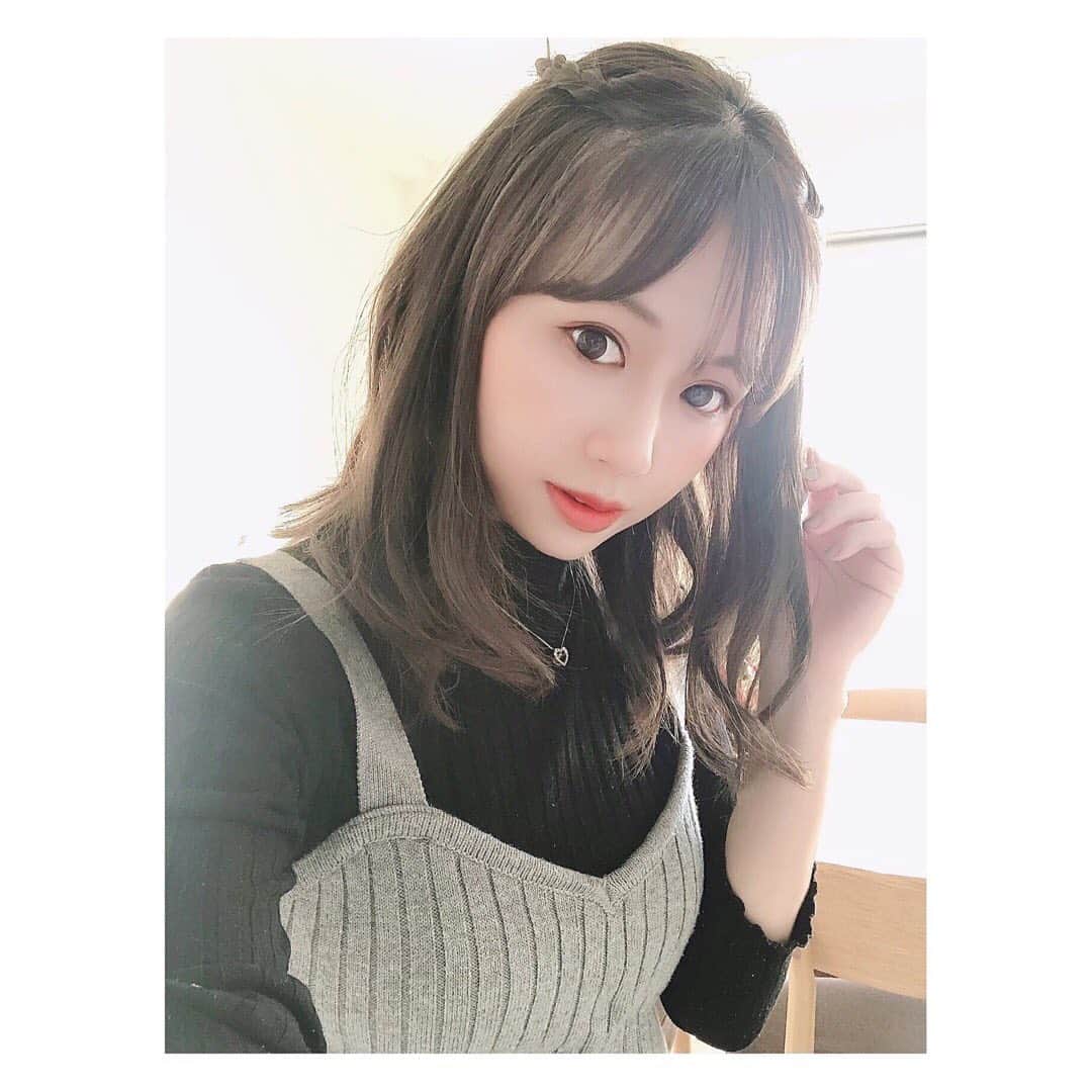 小河結香のインスタグラム：「🖤 BLACK FRIDAY 🖤 今日は何となく物欲センサーが働く日だから 久々にアニメグッズ以外の買い物しようかな💰 去年は結果10万以上使ってしまったので (チャリに🚴‍♀️)今年は節約を心掛けます✋ 皆様も良い週末を…💖 #blackfriday #ブラックフライデー #black_friday #お買い物day #物欲センサー #買い物日和」