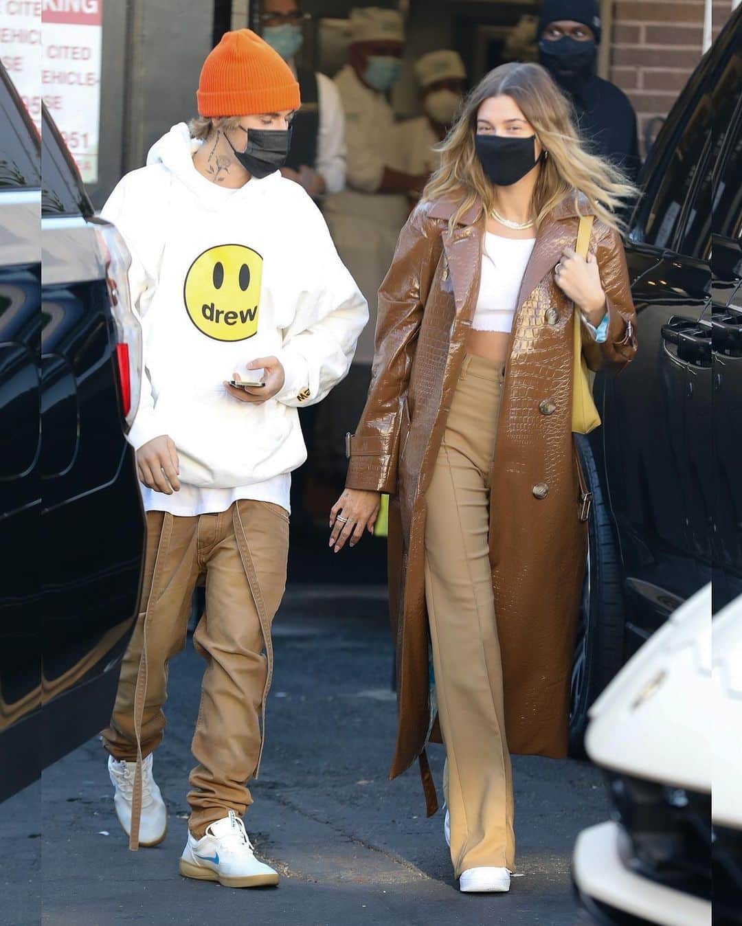 Just Jaredさんのインスタグラム写真 - (Just JaredInstagram)「@justinbieber and @haileybieber were spotted having lunch at the restaurant Il Pastaio on Thursday afternoon in Beverly Hills! #JustinBieber #HaileyBieber Photos: Backgrid」11月20日 16時32分 - justjared