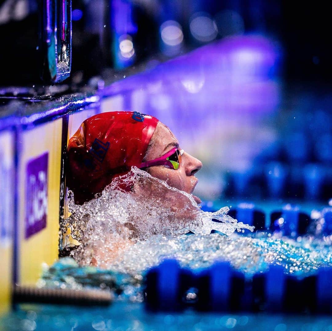 エミリー・シーボームのインスタグラム：「⚡️Gasping for air or shocked when I realise there is only 3 days left?  📸@minekasapoglu   #isl2020 #internationalswimmingleague #iswimleague #budapest #athlete #water #aquapower」