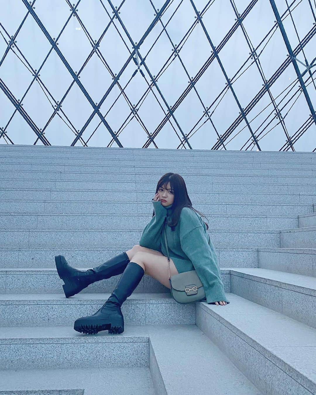 徳本夏恵（なちょす）さんのインスタグラム写真 - (徳本夏恵（なちょす）Instagram)「﻿ ﻿ 最近は大人になったねって言って貰えるけど、﻿ なんか少し寂しい気もして、 まだまだ自分探し中やけど、﻿ それもいいことなんだよなぁって。✨﻿ ﻿ ﻿ 北海道の空が広すぎてひたすら癒されてた🐄﻿ ﻿ ﻿ ﻿ ﻿ ﻿ ﻿ ﻿ ﻿ #fashion#ootd#なちよのわたくしふく﻿ ﻿」11月20日 16時41分 - nachos_kimono