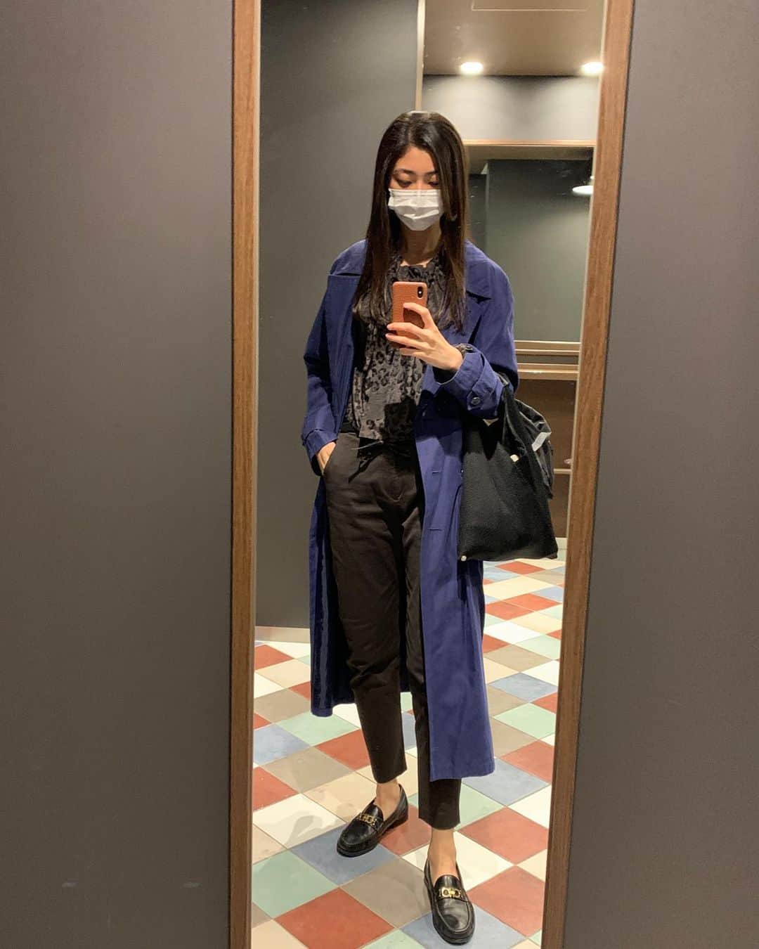 のインスタグラム：「_  +J のチノパン良き🖤  #uniqlo #jilsander  #plusj #チノパン  美容院も行って髪復活！！ これでも7センチ切ったよ💇‍♀️」