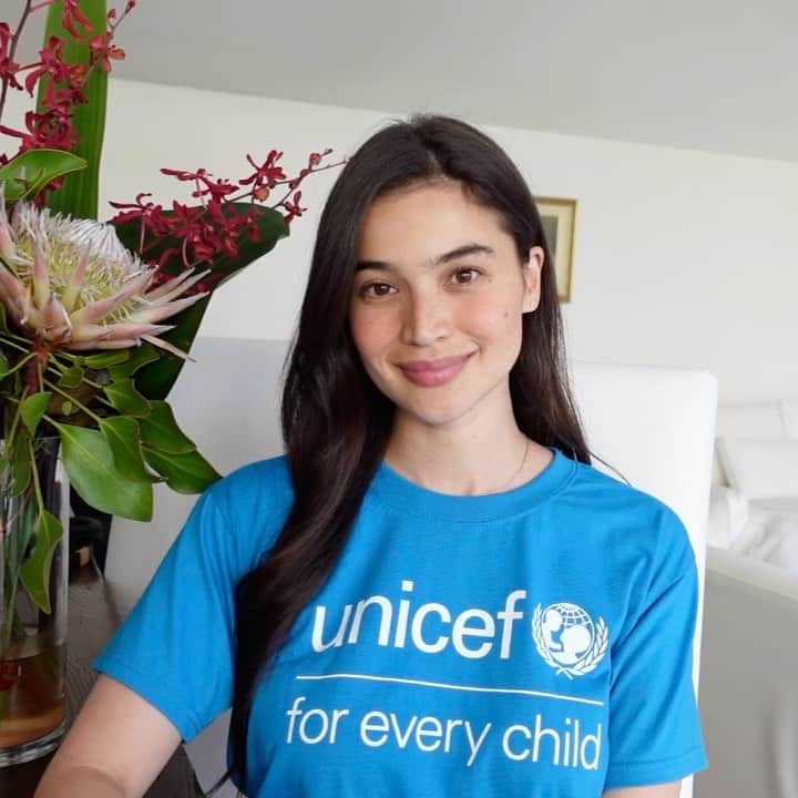 アン・カーティスのインスタグラム：「It's #WorldChildrensDay! During this difficult time as COVID-19, climate change and other threats put the wellbeing and rights of children at risk, we should listen to children and young people now more than ever. As a UNICEF Philippines Goodwill Ambassador, I pledge to listen to them, support their rights, and do what I can to make this world a better place #foreverychild. I call on you to do the same, too. Head over to the social media accounts of UNICEF Philippines today on Facebook @unicefphilippines Twitter and IG @unicefphils to listen to their voices.」