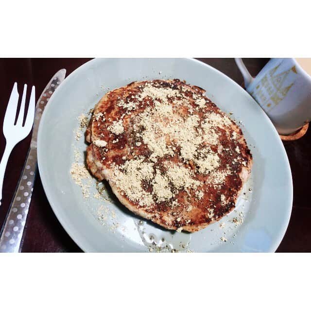東出真緒さんのインスタグラム写真 - (東出真緒Instagram)「これは おからパンケーキ🥞 上にはきな粉をかけてるよ。 . このサイズは幸せ〜💕💕 満腹。 . #まおまんま #自宅でスイーツ #糖質制限 #糖質制限レシピ #継続中 #何回心折れたか #おからパンケーキ」11月20日 16時57分 - mao_bigmama_vn