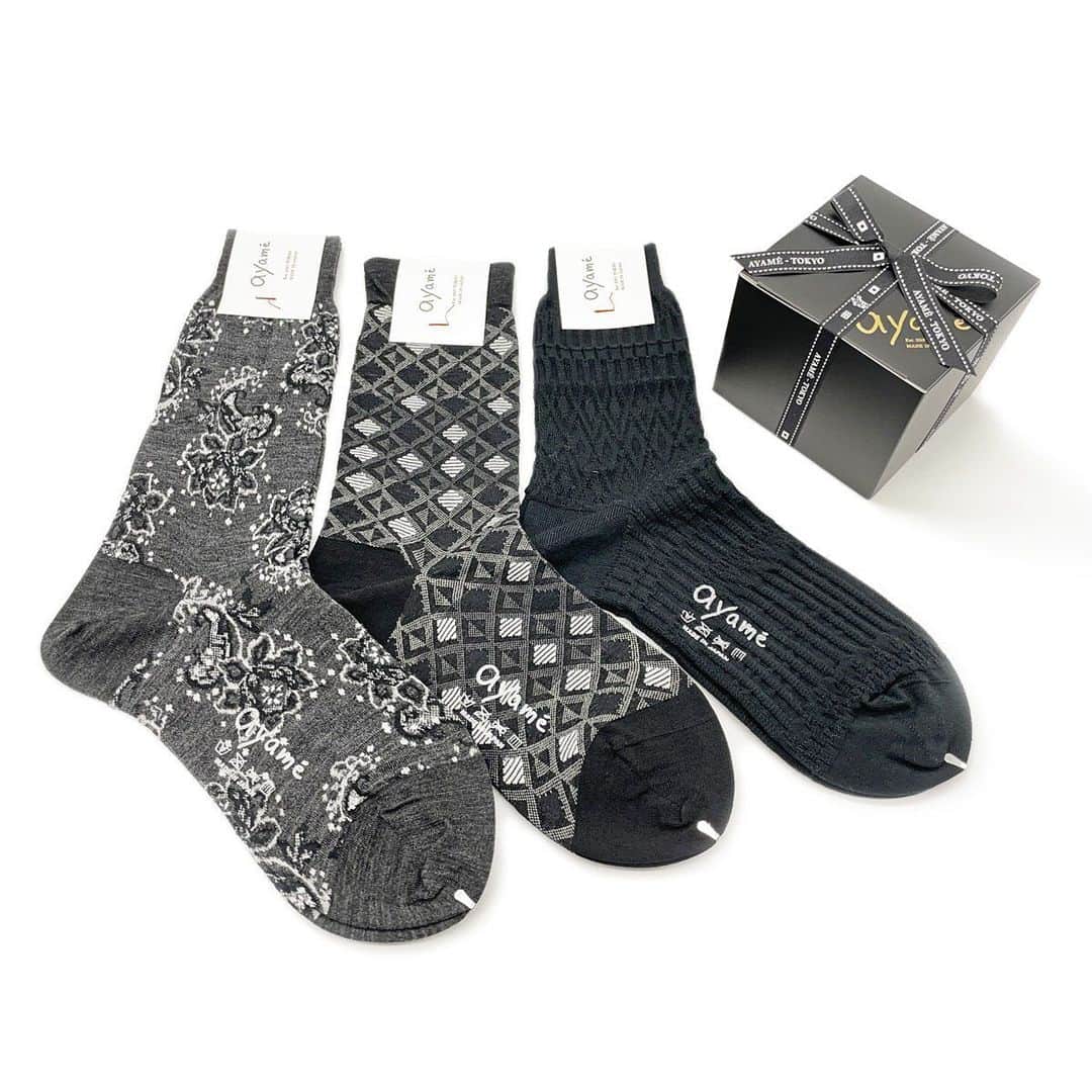 アヤメさんのインスタグラム写真 - (アヤメInstagram)「3 pairs of #blackandwhite Gift box for women🖤🤍🖤 白黒クリスマス3足セットです🖤🤍🖤🎄🎁 #ayamesocks #blackandwhitefashion #monochrome #christmasgiftsideas #くつした #クリスマスプレゼント #靴下好き #🧦」11月20日 17時09分 - ayame_socks