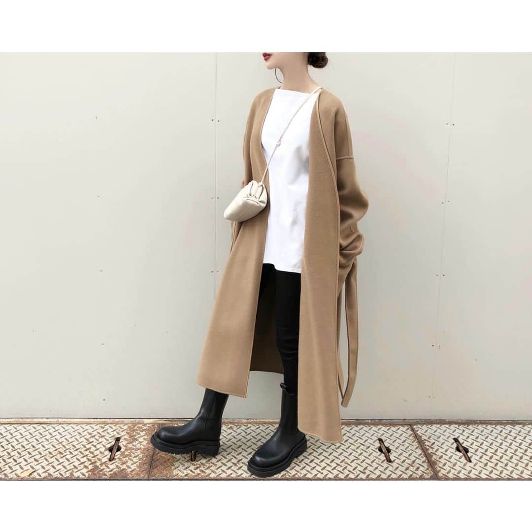 kumiのインスタグラム：「先日の休日コーデ。  outer : #norc  tops : #saintjames pants : #acnestudios  ずっと探していたキャメルのコートは @norc.jp のものに🐪  360°どこから見ても素敵なデザイン。 さっと羽織るだけでお洒落にきまる。  シンプルコーデの質が グッとあがるアイテムに出会えた💐＊」