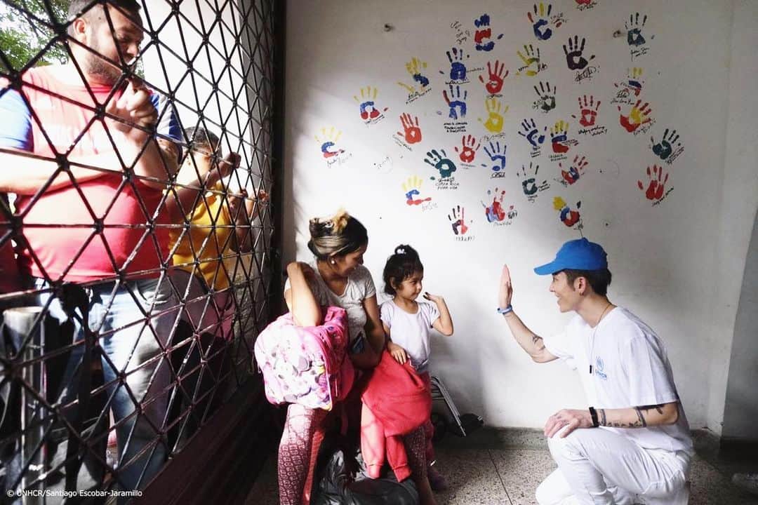 雅-MIYAVI-さんのインスタグラム写真 - (雅-MIYAVI-Instagram)「Can’t believe that it’s already been 4 years since I was appointed as an ambassador for @refugees. To be honest, I feel powerless when I witness how big this refugee crisis is and the life refugees have at the camps. And also now with this pandemic, it’s getting harder and it’s frustrating since we can’t move. But we will focus on what we can do now and do my role the best way I can. Big appreciation and respect to all the UNHCR staff around the world - Especially ones in the fields and also every supporter for refugees 🙏🏻  毎回キャンプを訪れ、難民問題の規模の大きさとその複雑さを目の当たりにするたびに自分の無力さを感じさせられるその連続です。今もコロナで動けず、もどかしい日々ですが今できることにフォーカスして自分に与えられた役目を全力で務めていきたいと思います。日本をはじめ世界中のUNCHR スタッフ、現地の職員さんたち、そして難民支援をしてくれているサポーターの皆さんにも感謝です🙏🏻 #Repost @miyavi_press ・・・ 🧢【MIYAVI 、UNHCR親善大使4年目へ】🙆🏻‍♂️  世界各地の難民支援の現場に足を運び、一人ひとりの声に耳を傾け、現場からの”声”を発信し続けている　#MIYAVI。  未来を担う子どもたちが夢を持てる世界になることを願い、UNHCRはMIYAVIと活動を続けていきます。  🎸unhcr.org/jp/miyavi_gwa  #世界子どもの日  Repost from UNHCR駐日事務所 on Twitter https://twitter.com/unhcr_tokyo/status/1329645189682536448  #MIYAVI #UNHCR親善大使 #一人ひとりにできることを #難民とともに #生き抜くチカラ #EveryActionCounts #withRefugees #WILL2LIVE #3rdAnniversary」11月20日 17時12分 - miyavi_ishihara
