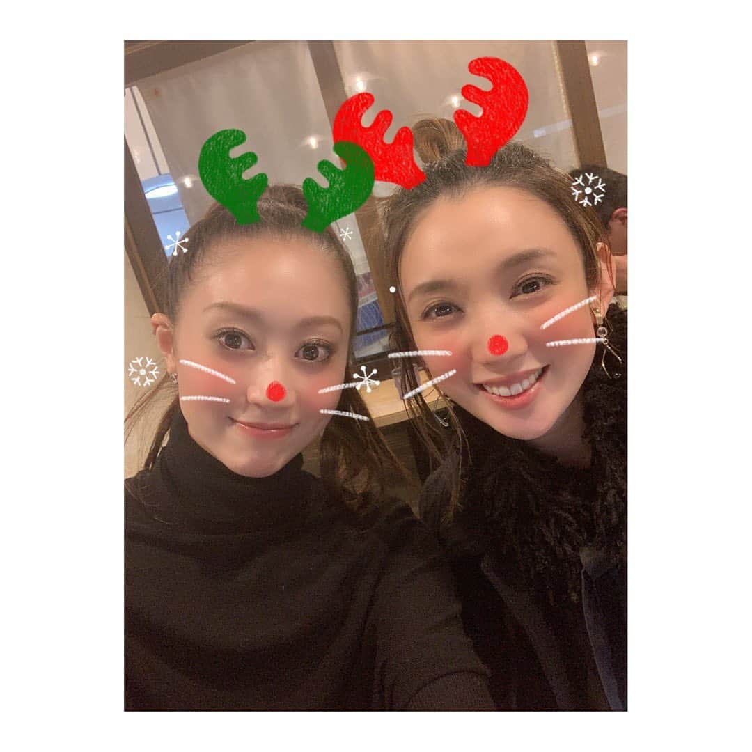 鳳翔大さんのインスタグラム写真 - (鳳翔大Instagram)「先日『ELF』をコマさんと観劇してきたぜ🎄  やっぱり素敵な作品に音楽に観ていてワクワクしますね❤️ これは毎年恒例にして欲しいなー🎁  コングさんサンタ最高過ぎて釘付けでしたー👏 存在感素晴らしかったです🎅  かのちゃんのデビーちゃん超絶キュートで面白いんだけどさすが… 華と可愛さがメガネをしていてもただ漏れてたよ🤣  1年前に戻ったような気分にもなって色々思い出しました✨✨ 本当ELF楽しかったな😆  コマさんとは昨年のこの時期は、毎日ずっと一緒に笑ってたから懐かしかった笑笑  この日もお茶したんだけど、話が尽きなくてずーっとお話ししてました☃️  一路さんも一緒に観劇したいなぁと仰って下さってたんだけどご都合合わず😭  お会いしたかったなー！  本当に改めて素敵な舞台に心が綺麗になったしクリスマス待ち遠しーいわー❤️🎁🎄  #elfthemusical  #elf #一路真輝  さん #沙央くらま　さん #宝塚 #クリスマス」11月20日 17時13分 - dai_hosho_official