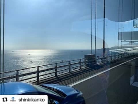 兵庫県さんのインスタグラム写真 - (兵庫県Instagram)「兵庫県公式インスタグラム『love_hyogo』です。  love_hyogoでは皆さんが#lovehyogo のハッシュタグを付けて投稿していただいた写真を紹介をさせていただきます。  本日のピックアップは @shinkikankoさんのお写真です👑 ハッシュタグをつけての投稿ありがとうございます🙏  写真は、11月14日〜15日に兵庫県が神姫観光さんと開催しました「ひょうご暮らしの魅力体験ツアー」の様子です。 「兵庫県で暮らしたいな」と考えている参加者の皆さまと今回は淡路市を巡り、撮っていただいたものです‼️ありがとうございます✨☺️  綺麗な淡路の夕焼けやライトアップされた明石海峡大橋✨また先輩移住者の方が経営する古民家カフェや、農業収穫体験など❗💕 このツアーで回った淡路島の北側は都会に近く、海や山など自然も近くて、美味しいものもたくさん✨という移住にはとても人気の場所です❣️ 写真からも、参加の皆さまに存分に兵庫県での暮らしの魅力を感じていただいたことが伝わってきますね☺️❣️  「兵庫県で田舎暮らしをしてみたいな〜」という皆さま、ぜひ、兵庫県移住相談窓口までお気軽にご連絡下さい💕 ・カムバックひょうご神戸センター ・カムバックひょうご東京センター ・ひょうご移住プラザ でお待ちしてます♪  兵庫にまつわる投稿は#lovehyogo のハッシュタグをお願いします👈  −−−−−−−−−−−−−−−−−−−−−−−−−−−−−−−−−−−−−−−−−−−−−−−−−−−−−−−− 兵庫県では、新型コロナウイルス感染拡大を予防する『ひょうごスタイル』（📍3蜜（密閉、密集、密接）の回避📍身体的距離の確保📍マスクの着用等）の推進のご協力をお願いしています。  #兵庫県 #兵庫 #lovehyogo#love_hyogo #淡路島 #移住 #淡路市 #田舎暮らし #農業体験 #バスツアー #自慢したい兵庫の景色」11月20日 17時15分 - love_hyogo