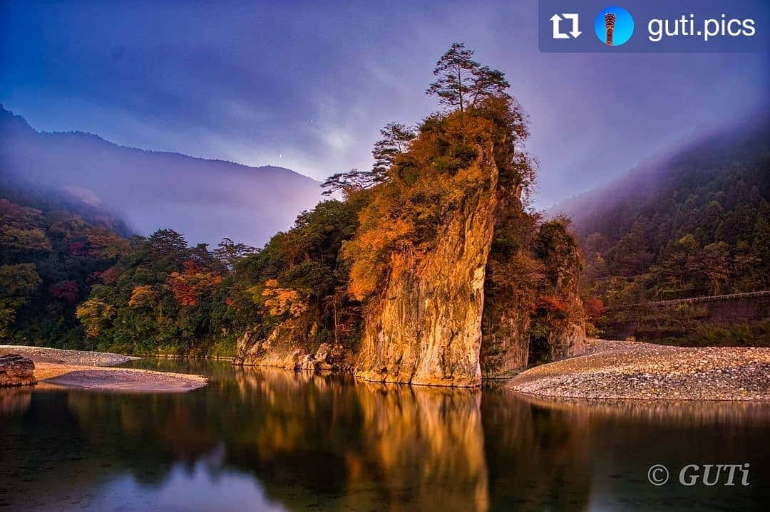 カメラのキタムラさんのインスタグラム写真 - (カメラのキタムラInstagram)「#Repost @guti.pics • • • • • • Ehime Prefecture  御三戸嶽 下から見上げるの図😉  2020.11.11 愛媛県久万高原町  朝霧の中まさに軍艦のような鋭い切っ先が印象的でした😊出勤時間を気にしながら…😅  ＊＊＊＊＊＊＊＊＊＊＊＊＊＊＊＊ Camera:NIKON D4 Lens:TAMRON SP 24-70mm F2.8 Di VC USD Camera Setting focal length:24mm Diaphragm:f2.8 Shutter speed:30s ISO:800 ＊＊＊＊＊＊＊＊＊＊＊＊＊＊＊＊ #朝霧 #絶景 #けしからん風景 #広がり同盟 #キタムラ写真投稿 #海賊フォト  #紅葉 #ほふく撮影隊 #瀬戸内カメラ部 #カメラブ#瀬戸内写真部 #みつけタグラム #autumn_color #nikonikonphotocontest #sunset #sunset_view #total_japan #tokyocameraclub  #light_nikon #setouchigram99 #deaf_b_j_ #star_hunter_jp #sorakataphoto #deaf_bestshot_japan #japan_sunset_photogroup #sunset_sunrise_beautiful #shikokucameraclub #setouchicameraclub #cyuyonavi」11月20日 17時29分 - camera_kitamura