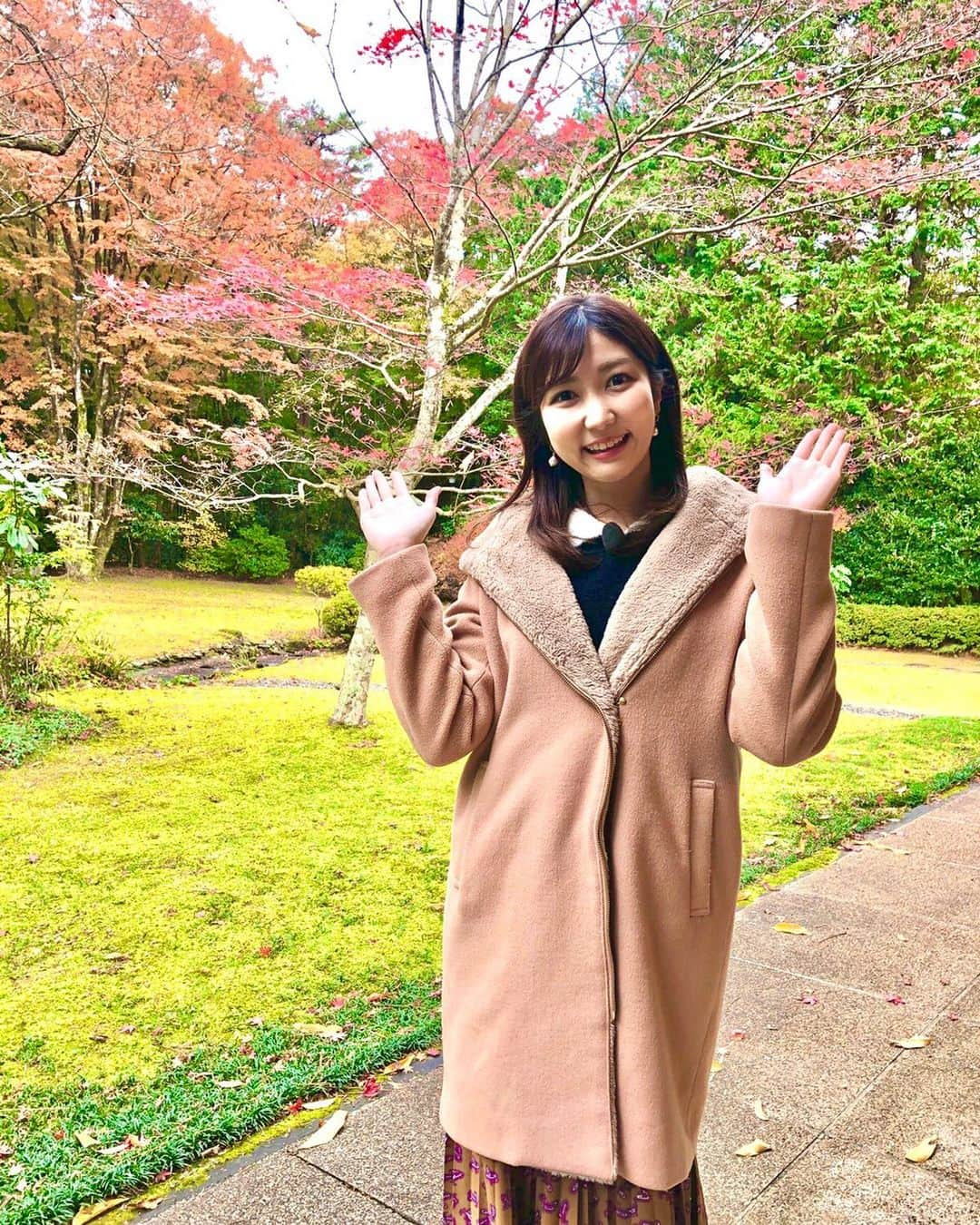 山﨑加奈さんのインスタグラム写真 - (山﨑加奈Instagram)「・ 紅葉ロケ🍁🍃 来週のオレンジは"紅葉ウィーク"ということで！県内各地の紅葉スポットから毎日中継をしますよっ😊 今日のロケの様子は、金曜日に放送予定です！ 1日でたっくさん紅葉を見られて大満足🥰 OAもおたのしみに〜💖  明日はみなスポ🏃‍♀️！ 駅伝まであと2週間ということでソワソワしますね🎽✨ 走り切るぞー！！！！！ ・ #静岡 #静岡放送 #女子アナ  #アナウンサー #山﨑加奈 #紅葉スポット  #秋コーデ  #映えスポット  #そうだ静岡行こう」11月20日 17時28分 - kana_yamazaki_sbs