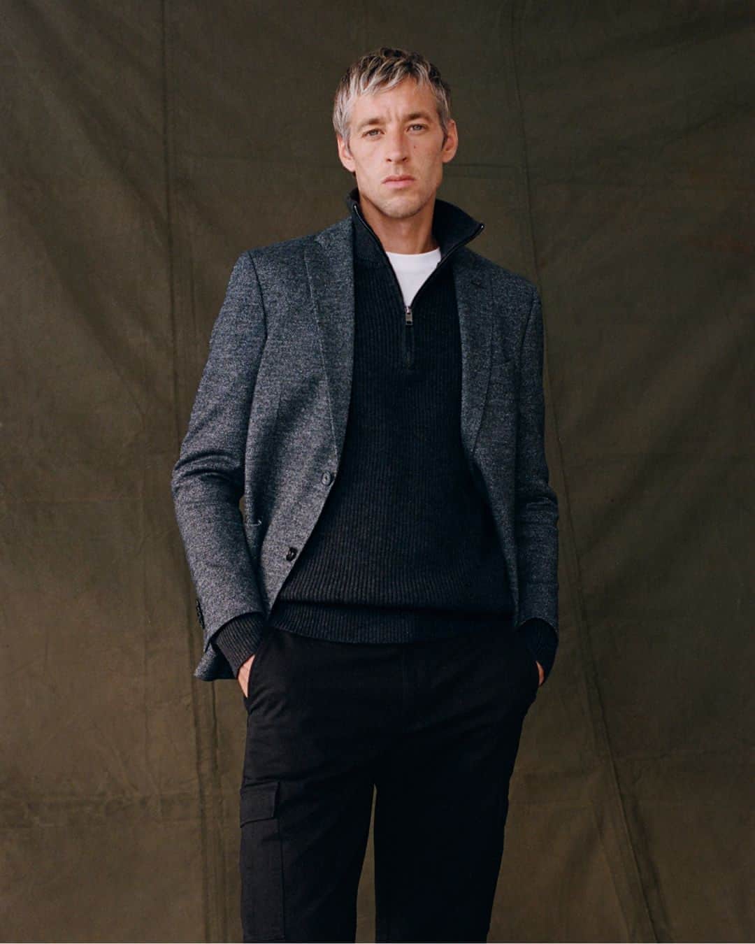のインスタグラム：「NEVER TOO COLD • Recycled wool coats, recycled feather anoraks... Sustainability and style join forces for you to enjoy the city, whatever the temperature. Discover the latest arrivals at mango.com⁣⁣⁣ #MangoMan #MangoCollection」