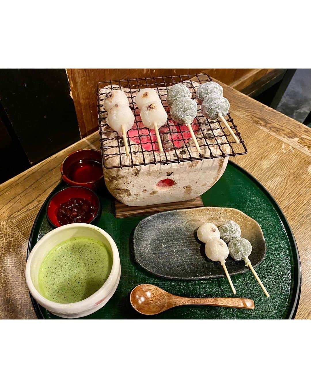 若月みいなさんのインスタグラム写真 - (若月みいなInstagram)「お団子🍡🍵 #京都  #kyoto  #イクスカフェ嵐山本店  #excafe  #お団子  #自分で焼くスタイル楽しい」11月20日 17時33分 - wakatsuki_cmore