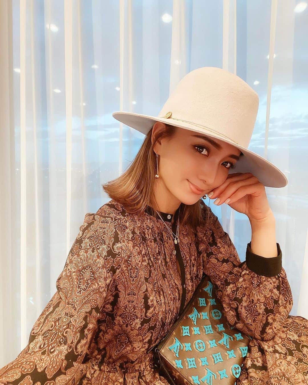 谷口紗耶香さんのインスタグラム写真 - (谷口紗耶香Instagram)「#favorite  1枚でサッと着れてキチンと感も出る　@sonnylabel の　ワンピ🌿  かわいぃ〜！ 11/17〜11/23までオンラインストアでクーポンキャンペーンしてるよ👏🏼  お家でも着れるし、 流行りの　レザーJKなんかにも合うね♡ ・ #ootd#sonnylabel#urbanresearch#サニーレーベル#ダマスクプリントワンピース」11月20日 17時45分 - saayaamam