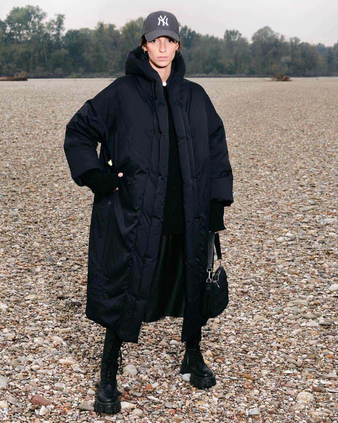 タトラスさんのインスタグラム写真 - (タトラスInstagram)「VISENTINA lady's down jacket coat on stunning @martathegout.  It is a staple piece with a long voluminous silhouette which offers chicness and ultimate comfort for its great heating property of a down jacket.  #Tatrasofficial  #Tatraspeople"」11月20日 17時41分 - tatras_official