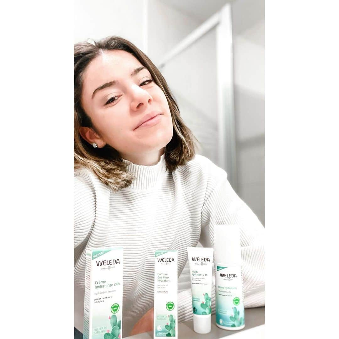 ユナ・デュフネさんのインスタグラム写真 - (ユナ・デュフネInstagram)「J'ai intégré depuis plusieurs jours, la gamme "Hydratation" de Weleda dans ma routine matinale, vous la connaissez ? ☺️ Mes deux préférences sont la brume hydratante et le roll-on contour des yeux !  Ils s'utilisent en plus à n'importe quel moment de la journée rendant mon visage moins terne et fatigué.  Toute la gamme est Bio, 100% d’origine naturelle et formulée à base de Figuier de Barbarie, elle sent hyper bon et qui plus est, super agréable 😇 . 🎁SURPRISE ! Pendant 15 jours , vous avez 20% avec le code YOUNA sur la gamme hydratation de @weledafr  . . . #Weleda #BienEtre #Gamme #Hydratation #Soin #Peau #Beauté #Promo #Bio #Cosmetiquenaturelle #WeledaFrance #SkinCare #Naturelovers #Partenariat」11月20日 17時42分 - youna_d