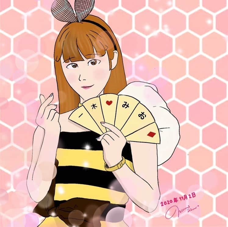 のインスタグラム：「少し前ですが、描いて頂いたイラスト🐝﻿ ハチだよ〜〜﻿ 昨年のお仕事でハチになった時だよ〜〜蜜を探す旅に出ようと思います🍯ぶんぶん﻿ ﻿ #art #似顔絵 #似顔絵イラスト #ハチ #job #コスプレ #cosplay ﻿ #instagood #instalike #イラスト #絵  #카페투어 #photography #mood #me #instalike #카페투어 #photography #illustration  #drawing #painting  #mood #camera #happy #instapic #l4l #좋아요 #데일리룩 #패션 #셀피」