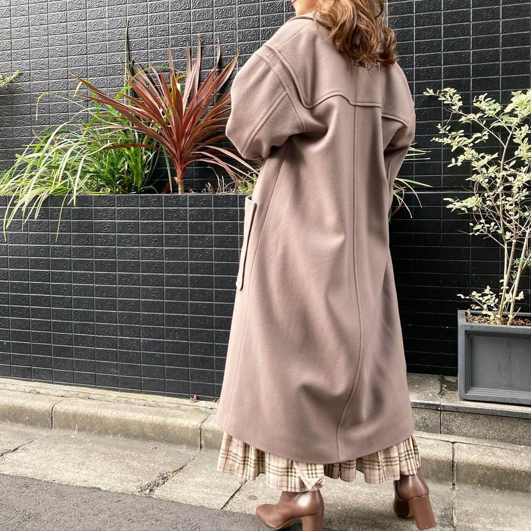 デイシーさんのインスタグラム写真 - (デイシーInstagram)「NEWARRIVAL🌙  インスタライブ紹介item✨ オーバーダッフルコート💫  ▶︎coat¥42,000＋tax オーバーサイズで 中にもしっかり着こめるのに 着ぶくれしないゆったり ＆キレイなシルエットで コーデの幅も広がりそう✨  @yui_deicy  H151cm ٭┄┄┄┄┄┄┄┄┄┄┄┄┄┄٭ . .  @deicy_official  . #deicy #mecouture #deicypress #fashion #coordinate #knit#follow #outfit #japan #new  #newarrivals  #love #ootd#instalive  #コーディネート #ファッション #コーデ #ootd #デイシー #ミークチュール#ニット#コート#ダッフル #新作」11月20日 17時45分 - deicy_official