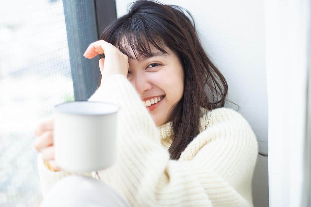 花盛友里のインスタグラム：「松本愛ちゃん for @maquia.magazine  見た目によらずサバサバしててすてきな愛ちゃん、また会えて楽しかったー！」
