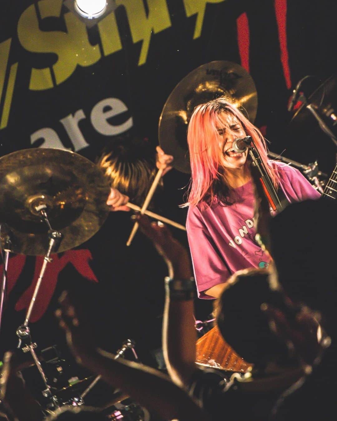 あやぺたのインスタグラム：「横浜FAD、やっぱライブハウス最高ってまた思わせてもらった。 ライブ写真、更新できるのって嬉しいなぁ  photo by @naoto_iwabuchi_」