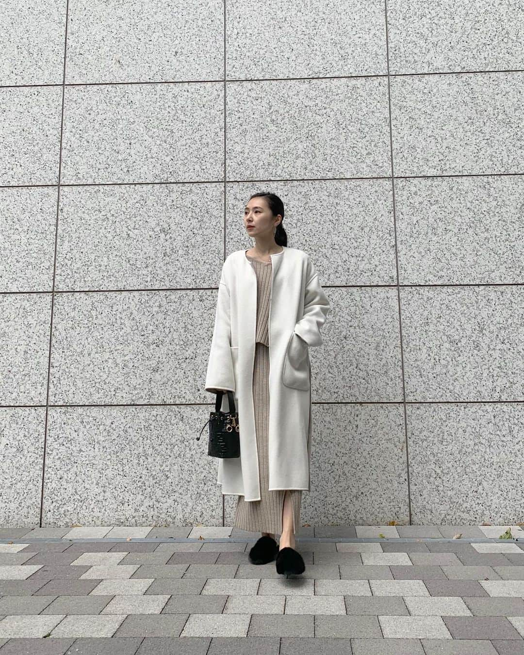 小林さりさんのインスタグラム写真 - (小林さりInstagram)「coordinate⋆︎* ・ ・ やっぱり私はワントーンコーデにしがち♡ セットアップもコートもPaul StuartのNewライン @paulstuart_advance のものだよ◡̈⋆︎* ・ ・ ニットはボタンをあけてTシャツをレイヤードしても可愛いかも ༘* コートは両面とっても使えそうなカラーのリバーシブルになってるんだけど、今日はホワイトで着てるよ♪ ・ ・ #PaulStuartadvance #psa #ポールスチュアートアドバンス #デザインニットアップ #セットアップ #Knit #セットアップコーデ #ニット #ad」11月20日 17時52分 - _____sari