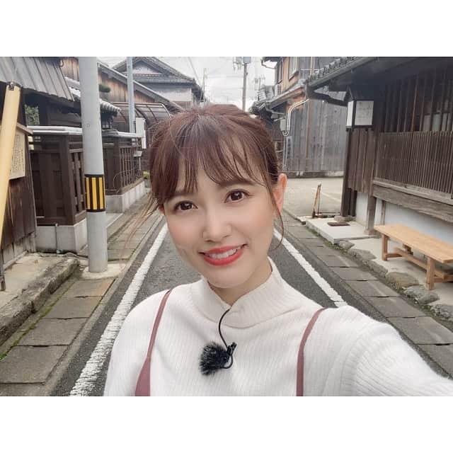 三島ゆかりさんのインスタグラム写真 - (三島ゆかりInstagram)「今日はテレビ和歌山『6wakaイブニング』和歌山新巡礼記ロケでした〜🎤😊 昨晩から雨で現場に向かっている時も結構横殴りに降っていたので大丈夫かと心配していたんですが☔️ 撮影開始時間には青空が見えて雨も止みました☀️ 私新歳時記のコーナーの時から、雨降ったことないんですよね💖👍 街歩きの撮影もあったので、本当に雨じゃなくて良かったです❣️ 取材の時はクリアマスク☺️😷 放送は11月24日(火)夕方5：30〜📺✨ 私もスタジオ生出演しますので、見れる地域にお住まいの方は是非ご覧ください😍🙏 #テレビ和歌山 #ロケ #和歌山新歳時記 #リニューアル #和歌山新巡礼記 #レポーター #三島ゆかり #ゆかりんご #来週火曜日 #見てね #クリアマスク #顎で固定 #誰がシャクレやねん #instagood #instalike #instadaily #follow」11月20日 17時56分 - apple340