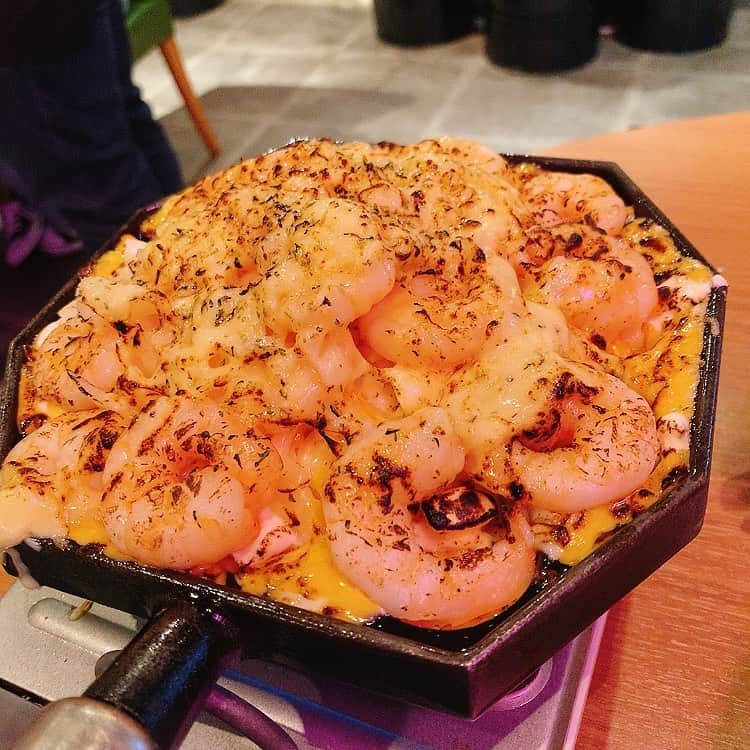 岩佐美咲さんのインスタグラム写真 - (岩佐美咲Instagram)「少し前に食べたエビチーズフォンデュ🦐🧀　　　　　　　　　　　　　 新大久保にあるホンデポチャというお店　　　　　　　　　　　　　　　　 エビ好きには堪らない美味しさ…早くまた食べに行きたいよ(T . T)  　　　　　　　　　　　　　　　　　　　 　　　　　　　　　　　　　　　　　　　 #新大久保 #韓国料理 #海老 #エビ #エビチーズフォンデュ #ホンデポチャ #チーズ #新大久保グルメ #飯テロ #グルメ #ご飯 #shrimp #cheese #koreanfood #gourmet #food #foodstagram」11月20日 17時57分 - wasaminnn