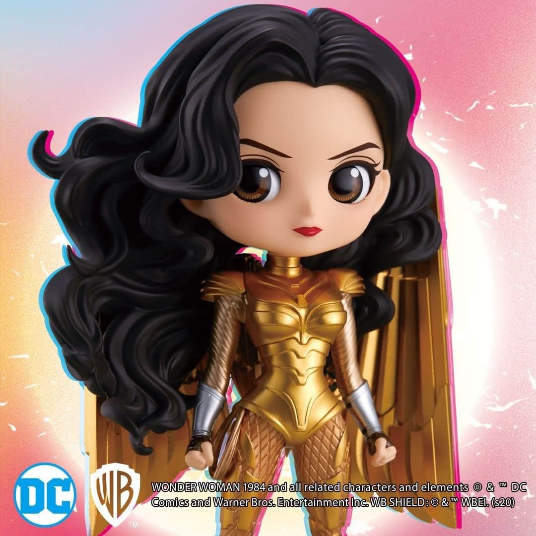 のインスタグラム：「. ＼ヒーロー界最強のスーパーヒーロー！／ 【ワンダーウーマン 1984 Q posket-Wonder Woman 1984-】  12月25日に公開を控える映画『ワンダーウーマン 1984』より、黄金に輝く衣装を纏ったワンダーウーマンのQ posketが登場です❗️  DC作品の中で史上最高の人気を博したヒロインと謳われるワンダーウーマン。桁外れなスーパーパワーと人智を超えた武器を手に、強大な敵に立ち向かいます。  ワンダーウーマンといえば赤と青のコスチューム姿が印象的ですが、今回は背中に大きな羽、そして黄金に輝くゴールドアーマーを纏った姿をQ posket化。  彼女はなぜこのゴールドアーマーを纏っているのかは、まだ謎だらけ。一足先にQ posketでそのデザインを堪能し、映画で謎を解き明かしましょう✨  「ワンダーウーマン 1984 Q posket-Wonder Woman 1984-」は、11月26日（木）より全国のゲームセンターのプライズ景品として順次登場予定です！  【追記】映画公開は2020年12月18日（金）公開に変更になっています。  #Qposket #QposketDC #Qposketfigure #bandaispirits #バンダイスピリッツ #ufoキャッチャー #バンプレスト #バンプレストフィギュア #DC #ワンダーウーマン #wonderwoman #ワンダーウーマン1984 #wonderwoman1984 #ww84 #ワンダーウーマンになりたい #dc好きと繋がりたい #dc好きな人と繋がりたい #映画好きな人と繋がりたい #映画好きと繋がりたい #kawaii #kawaiifigure #cutefigure #chibifigure #toycommunity #toyunion」