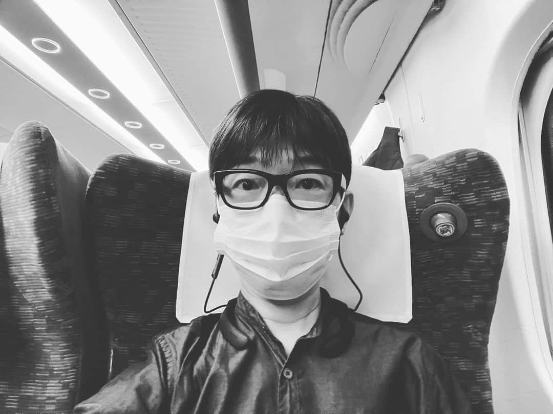 中村靖日のインスタグラム：「.  ゲネを拝見した直後 東京駅から新幹線に飛び乗り 私【井口先輩】は映画撮影のため 京都入りした。  感染症対策は入念にしている。  皆様も健やかでありますよう。  #actor #withafterpost」
