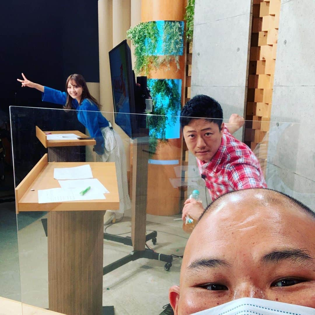 HIROさんのインスタグラム写真 - (HIROInstagram)「わくわく編集部スタートした〜〜〜 #テレビ和歌山 #わくわく編集部  #生放送 #毎週金曜日 #和歌山県  #テレビ」11月20日 18時08分 - hiro19770420