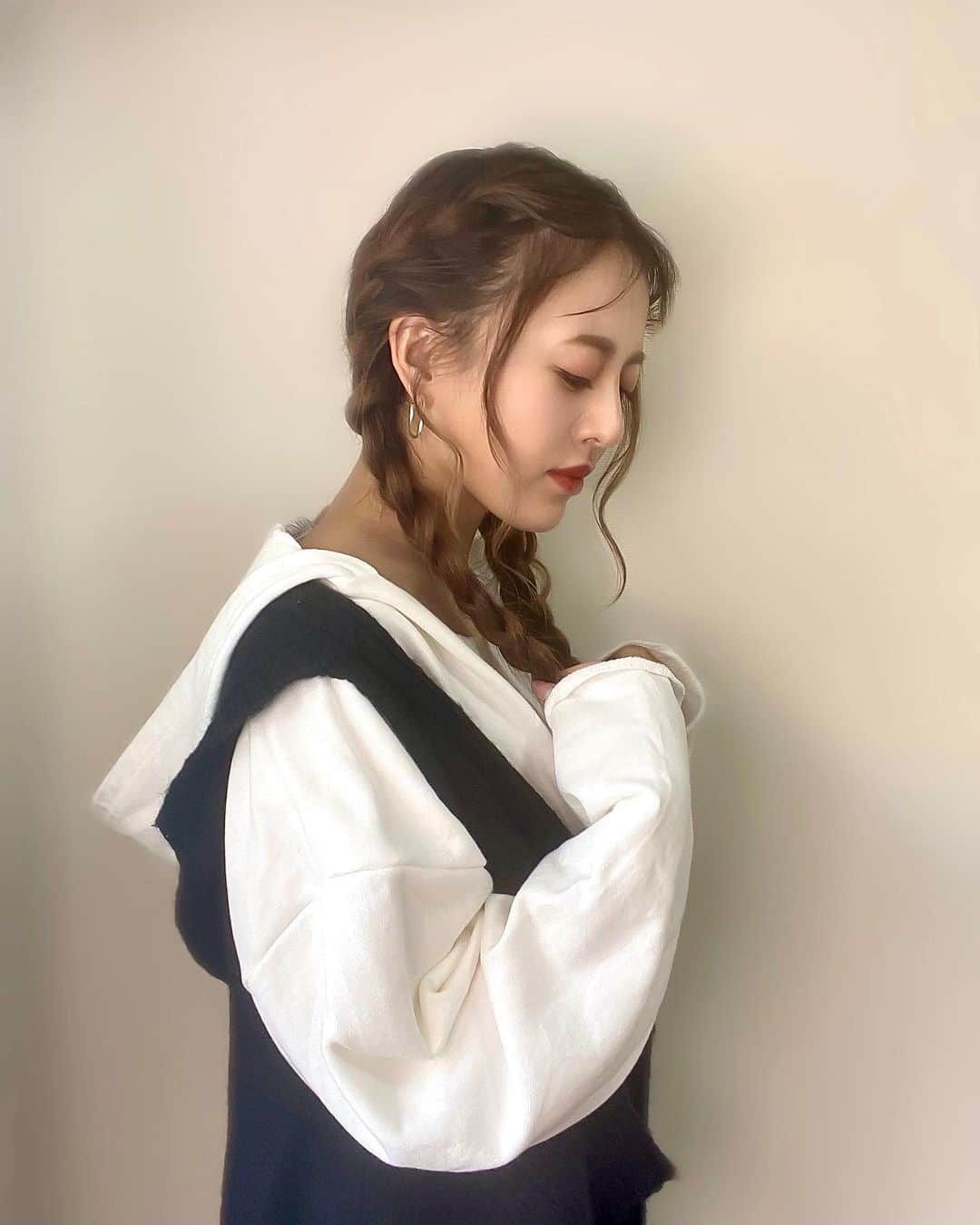 真衣ひなのさんのインスタグラム写真 - (真衣ひなのInstagram)「hairarrange #ひなのへあかたろぐ  ☑︎ #オンラインサロンtumugu 動画配信日 今回は「ヘアピンの留め方」 check it out🌟 @tumugu_online アレンジの補足もこのアカウントでしていくよ。  今月のオフ会について〜 紡ぐ人さんトークルームチェックしてね☺︎」11月20日 18時21分 - hinano_mai