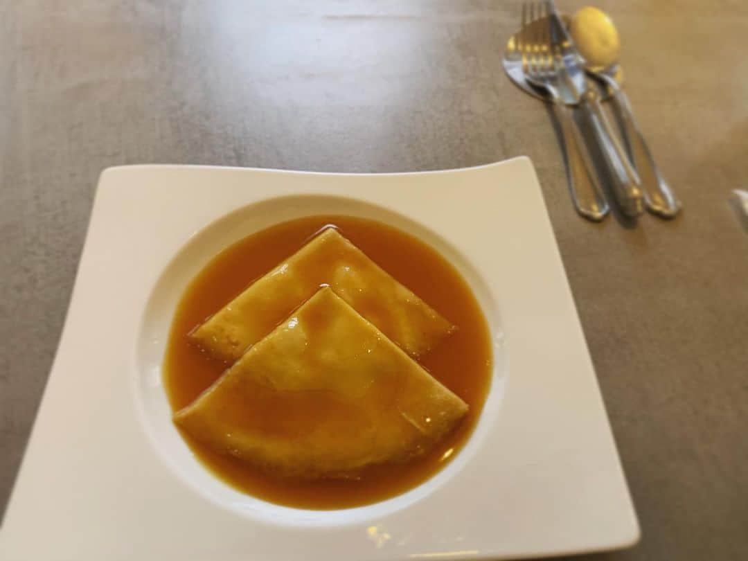 のインスタグラム：「クレープシュゼットを食べに行きました🍽 目の前でのフランベしてもらって、 炎が綺麗だったなぁ...。  お店の中もお洒落で素敵でした✨  とっても美味しくて贅沢なスイーツ！ また行きたいです((´｡•ω•｡ ))｡ο♡」