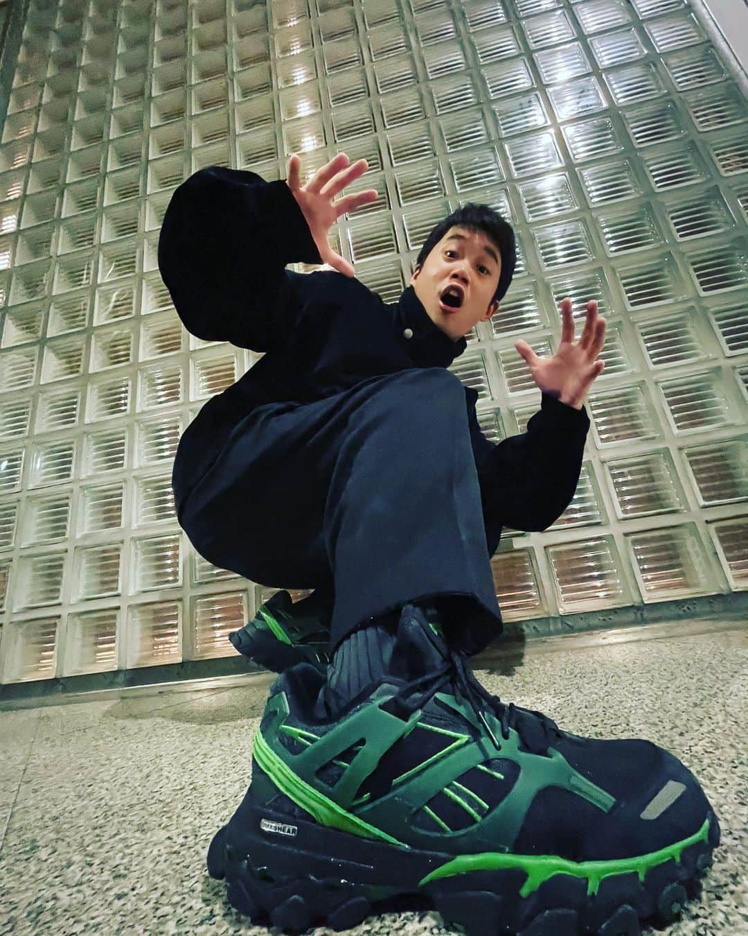 矢本悠馬さんのインスタグラム写真 - (矢本悠馬Instagram)「スニーカー芸人に呼ばれたくて。  tops #3man  pants #neworder  shoes #cottweiler  #reebok #キモ撮り」11月20日 18時20分 - yuma_yamoto.official