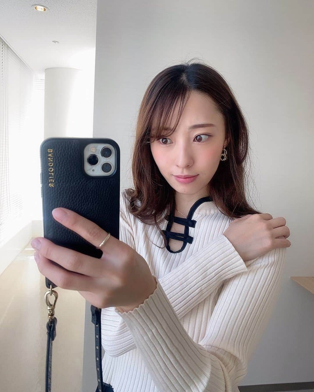 藤江れいなさんのインスタグラム写真 - (藤江れいなInstagram)「♡ REDYAZELの店舗で 一目惚れしたトップス😍 即買いしてしまった💓 ・ ・ @redyazel  #REDYAZEL #２２時の嫁 #私服 #ootd #fashion #コーディネート」11月20日 18時27分 - 01nyan0201