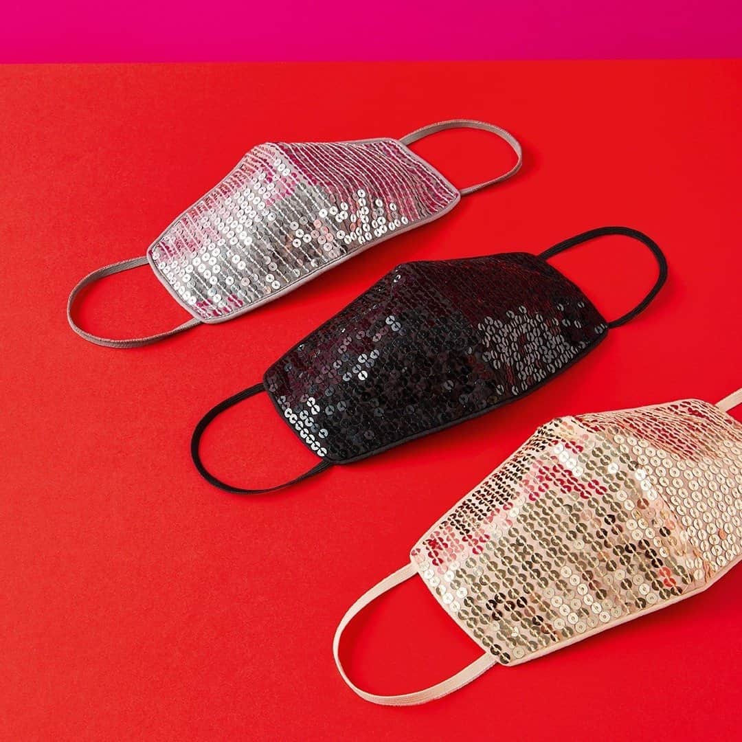 アクセサライズのインスタグラム：「Glam is a state of mind, but a sparkly face mask doesn't hurt (These are 50% off now!) NOW £4 ❤️  Tap the link in our bio to shop #Accessorize」