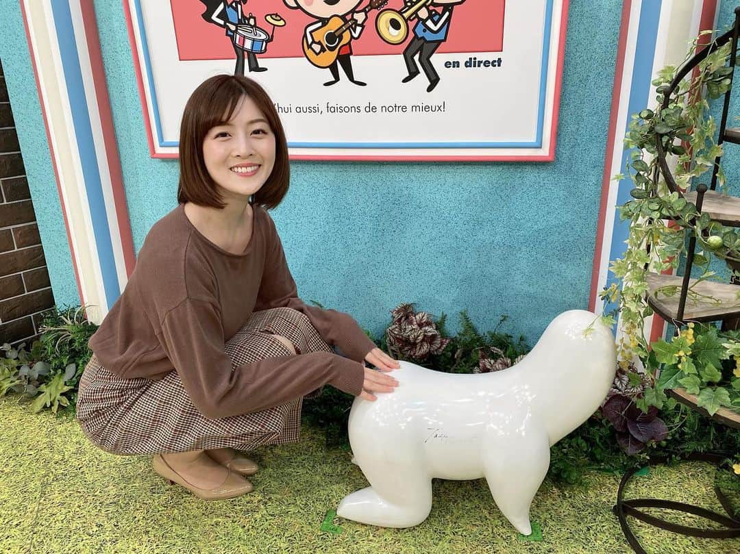 中村秀香のインスタグラム：「今朝は #すまたん 担当日でした♪  スタジオの一角にあるオブジェと📸」