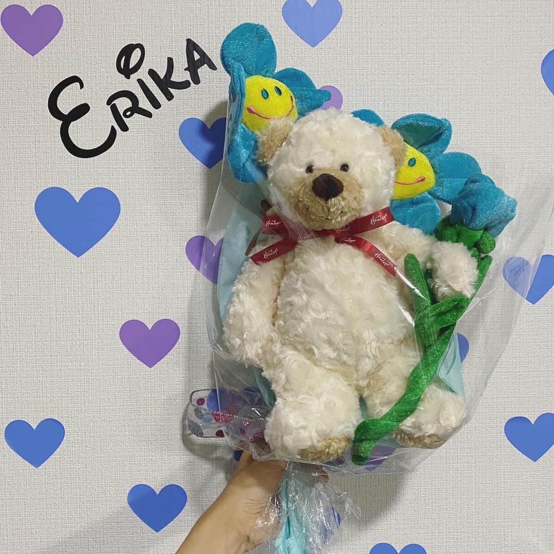 のインスタグラム：「🌼🧸🌸  happy〜🧸❤︎  #FuzzbuzzbyHamleys#hamleys#ハムリーズ#花束」