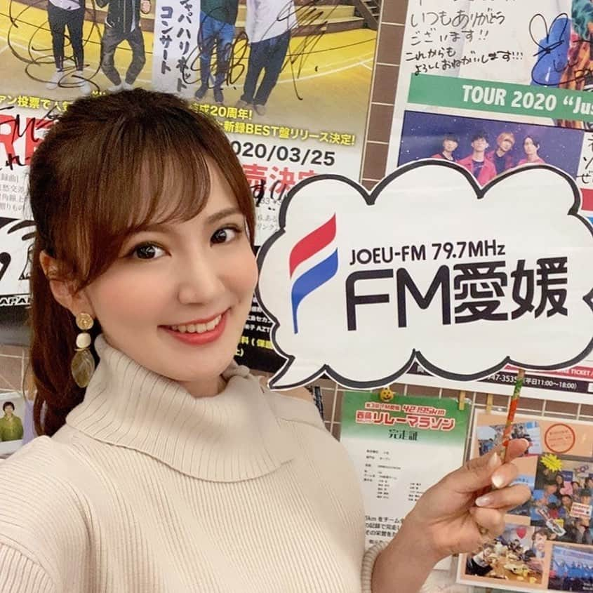 那津あやこのインスタグラム：「学生時代にADをしていた﻿ FM愛媛にお邪魔してきました‼️📻✨﻿ ﻿ ﻿ 担当していた、﻿ 「井坂彰のGreat Noisy Club！」﻿ 「カモ☆れでぃ★Night！」﻿ の2番組に出演させて頂きました😊✨﻿ ﻿ ﻿ 卒業してから数年経ちますが、﻿ 番組も当時とほとんど変わっておらず、﻿ 今もリスナーの皆さんに愛されているんだなと思うと嬉しくなりました…☺️💕﻿ ﻿ ﻿ 1週間以内であれば、﻿ radikoで聴けるのでぜひ聞いて下さい📻✨﻿ ﻿ ﻿ 放送を聞いて新たにフォローして下さった皆さん、本当にありがとうございます😭💕﻿ ﻿ #那津あやこ #fm愛媛 #松山 #ラジオ #愛媛 #radio #モデル  #東京 #tokyo #fm #matsuyama #radiko #racequeen #rq #model #shooting #narrow #cm #pr #japan #グレノイ #japanesegirl #ad #matsuyama #ehime #レースクイーン #アナウンサー #コロナに負けるな #草津温泉アンバサダー #followｍe」