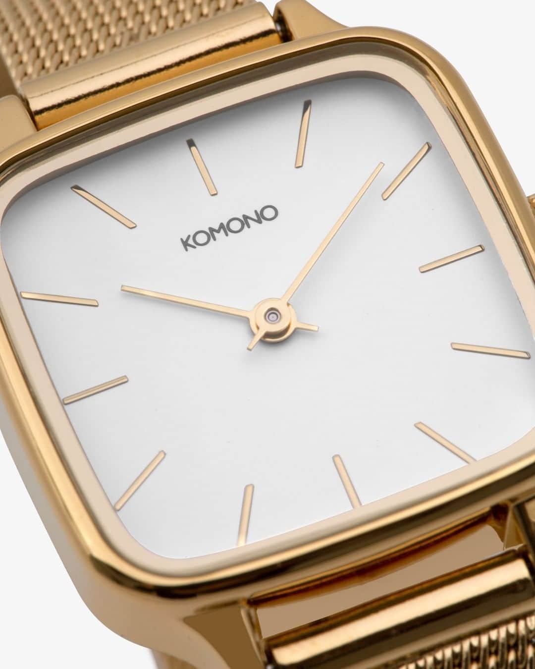 のインスタグラム：「We’re spoiling you this weekend with an early drop of our new SS21 watches! The Kate Royale is true gold that everyone will love💥  #komono #komonowatches #ikkoopbelgisch #watchesofinstagram」