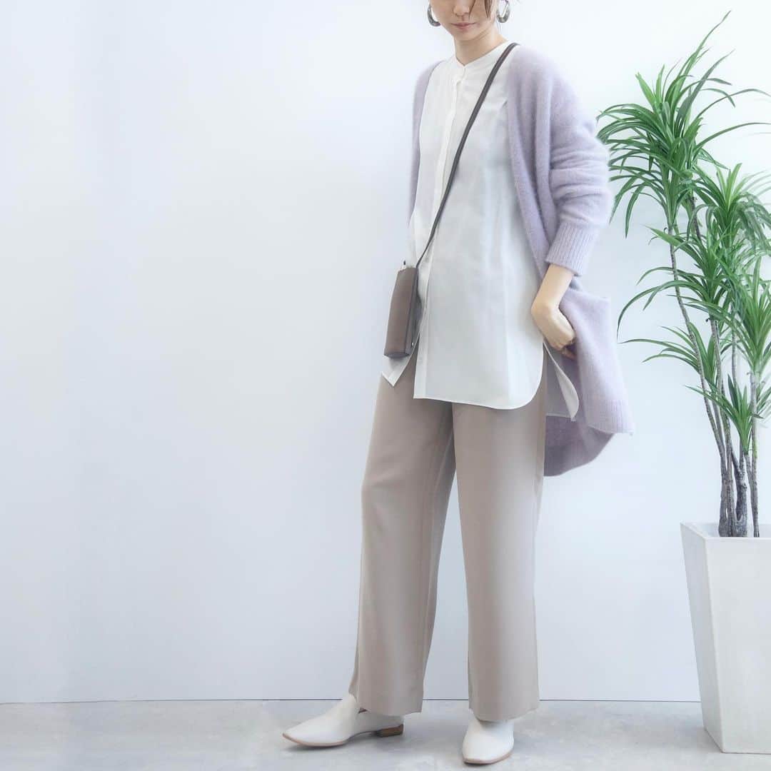 INDIVIのインスタグラム：「- pick up items -﻿ ﻿ ﻿ 柔らかいカラーとふんわりとした軽い素材で上質感のあるカーディガン。﻿ リラックス感のある着心地ですので、おうちスタイルにもおすすめの1枚です。﻿ WEB限定カラーもご用意しました。﻿ ぜひチェックしてみてください。﻿ ﻿ ﻿ ✴︎cardigan.¥26,400(税込)﻿ ✴︎no.127-39435﻿ ﻿ ✴︎set up.¥26,400(税込)﻿ ✴︎no.127-59402﻿ ※パンツのみ使用﻿ ﻿ ﻿ #INDIVI﻿ #インディヴィ」